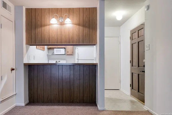 $109,000 | 215 West Mistletoe Avenue, Unit E, San Antonio, TX 78212