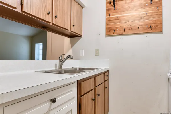 $109,000 | 215 West Mistletoe Avenue, Unit E, San Antonio, TX 78212