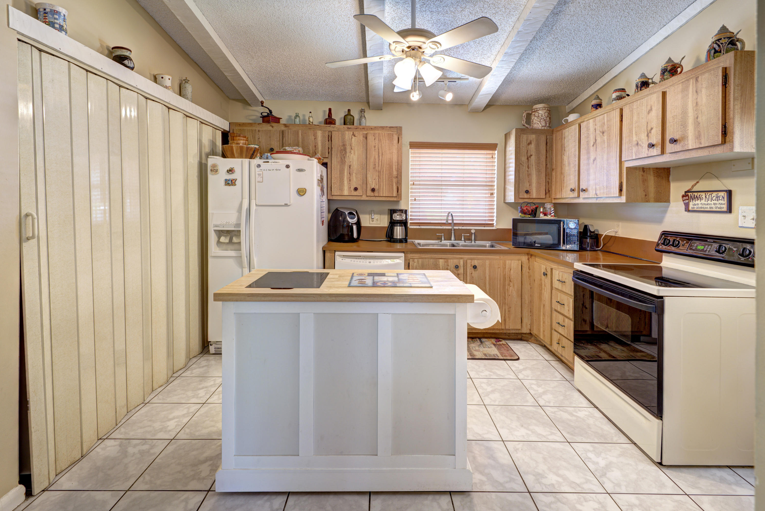 22776 Sleepy Brook Lane Boca Raton, FL 33428 - Photo 4 of 25 DSC_2002