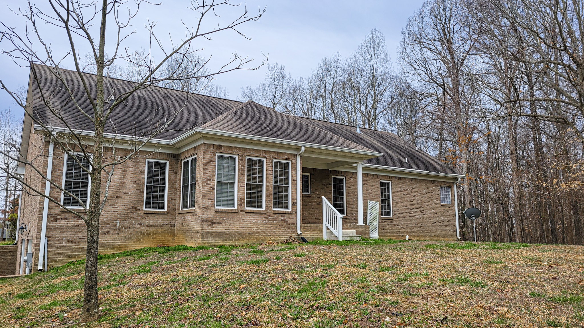 4200 Sandy Springs Road Springfield, TN 37172 - Photo 13 of 34 front view of a house with a yard