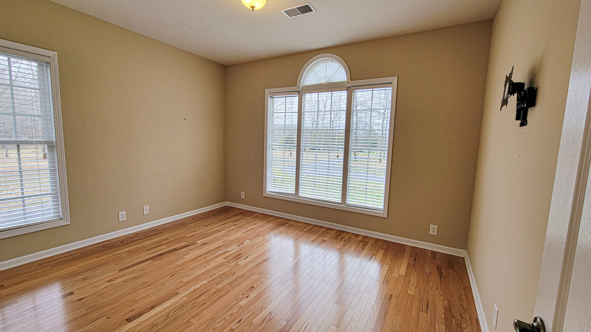4200 Sandy Springs Road Springfield, TN 37172 - Photo 26 of 34 an empty room with wooden floor and windows