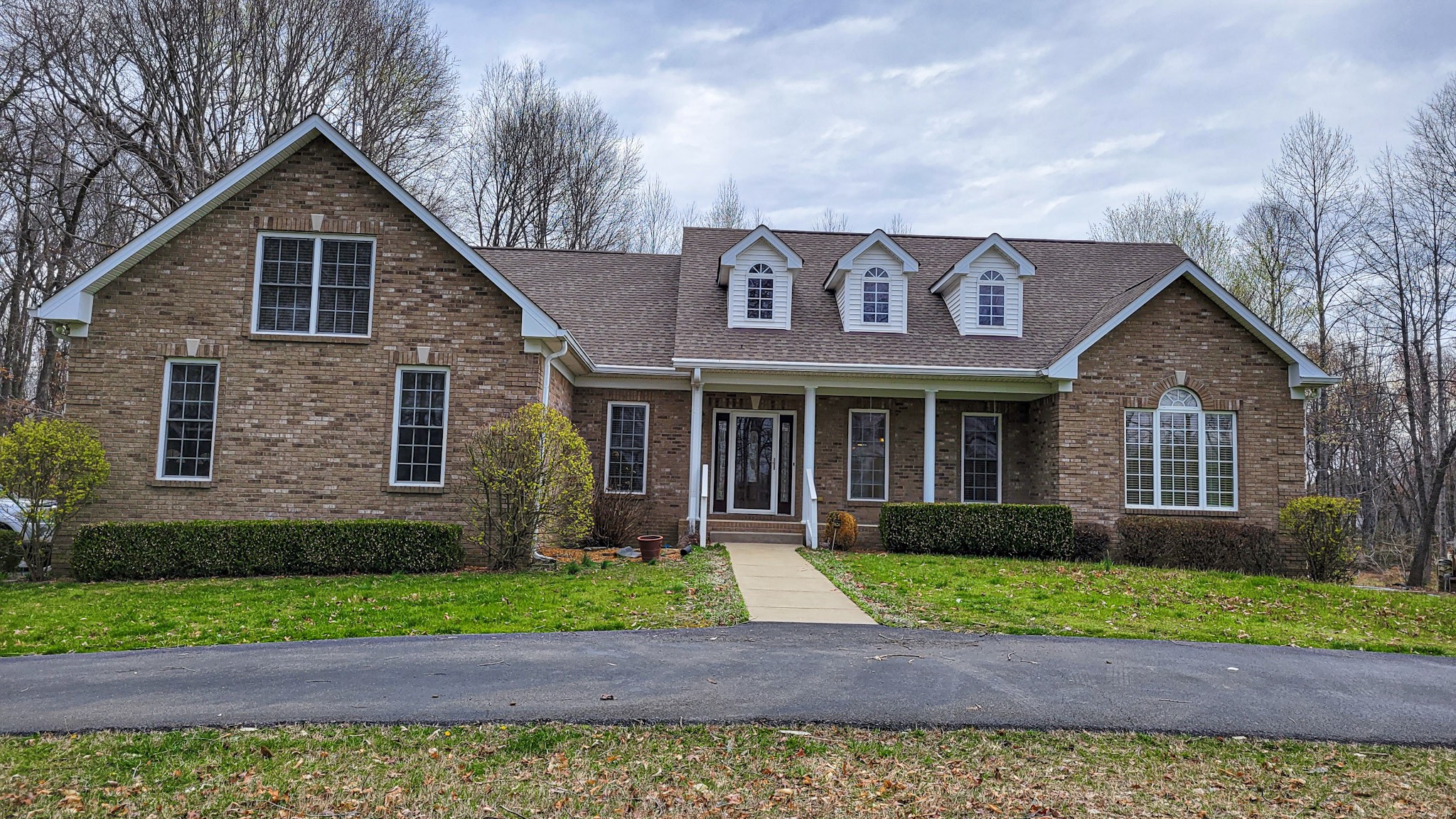 4200 Sandy Springs Road Springfield, TN 37172 - Photo 3 of 34 a front view of a house with garden