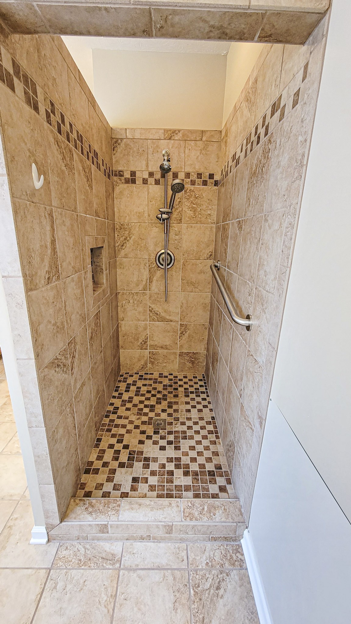4200 Sandy Springs Road Springfield, TN 37172 - Photo 32 of 34 a bathroom with a shower