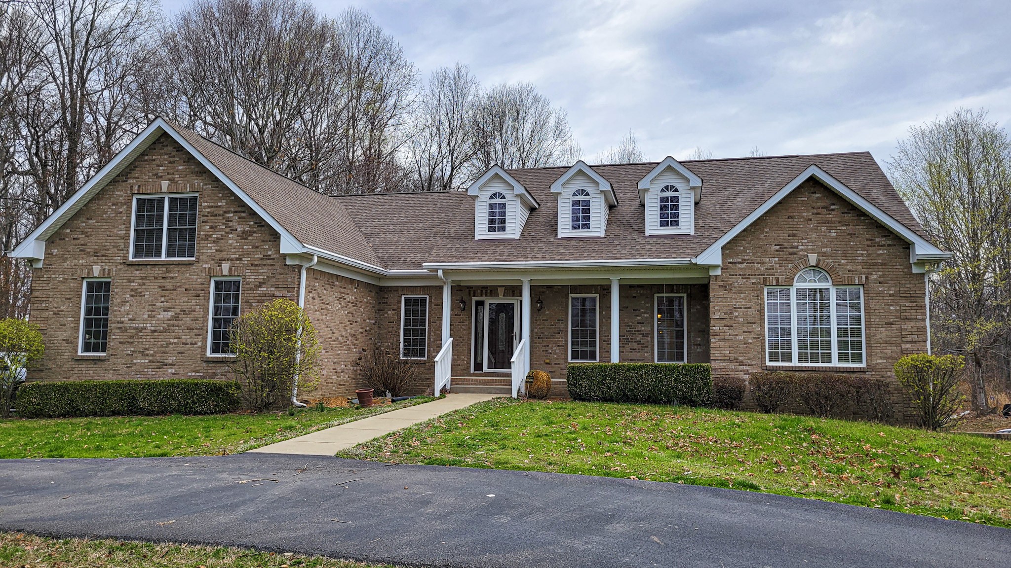 4200 Sandy Springs Road Springfield, TN 37172 - Photo 9 of 34 a front view of a house with garden