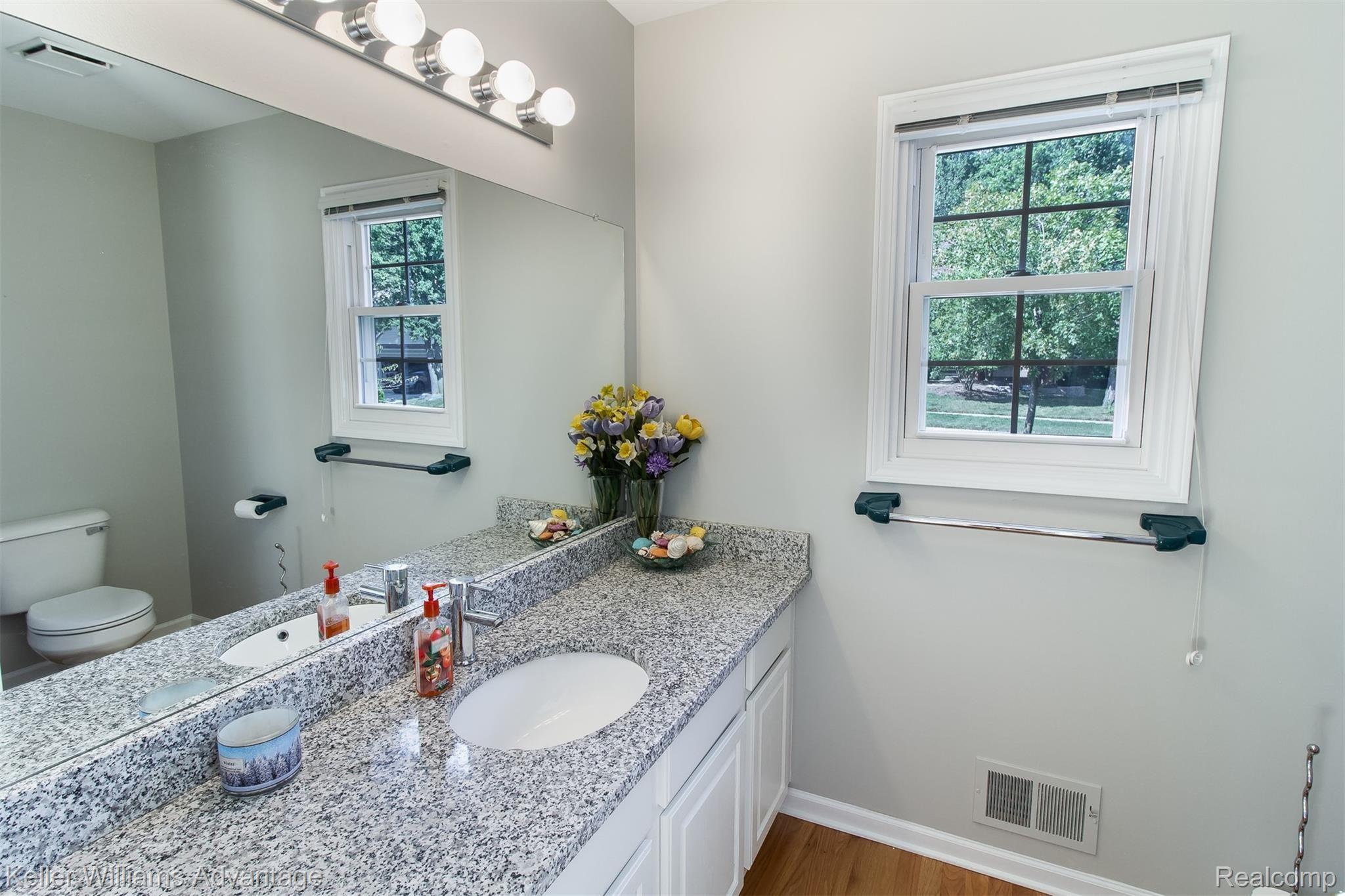 2693 Forest View Court Rochester, MI 48307 - Photo 41 of 55 ForestViewCt_2693_HalfBath.jpg