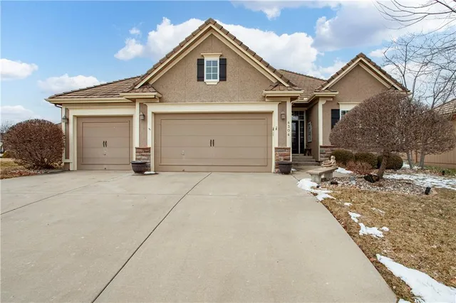 $585,000 | 4304 Northeast Park Springs Drive, Lee's Summit, MO 64064