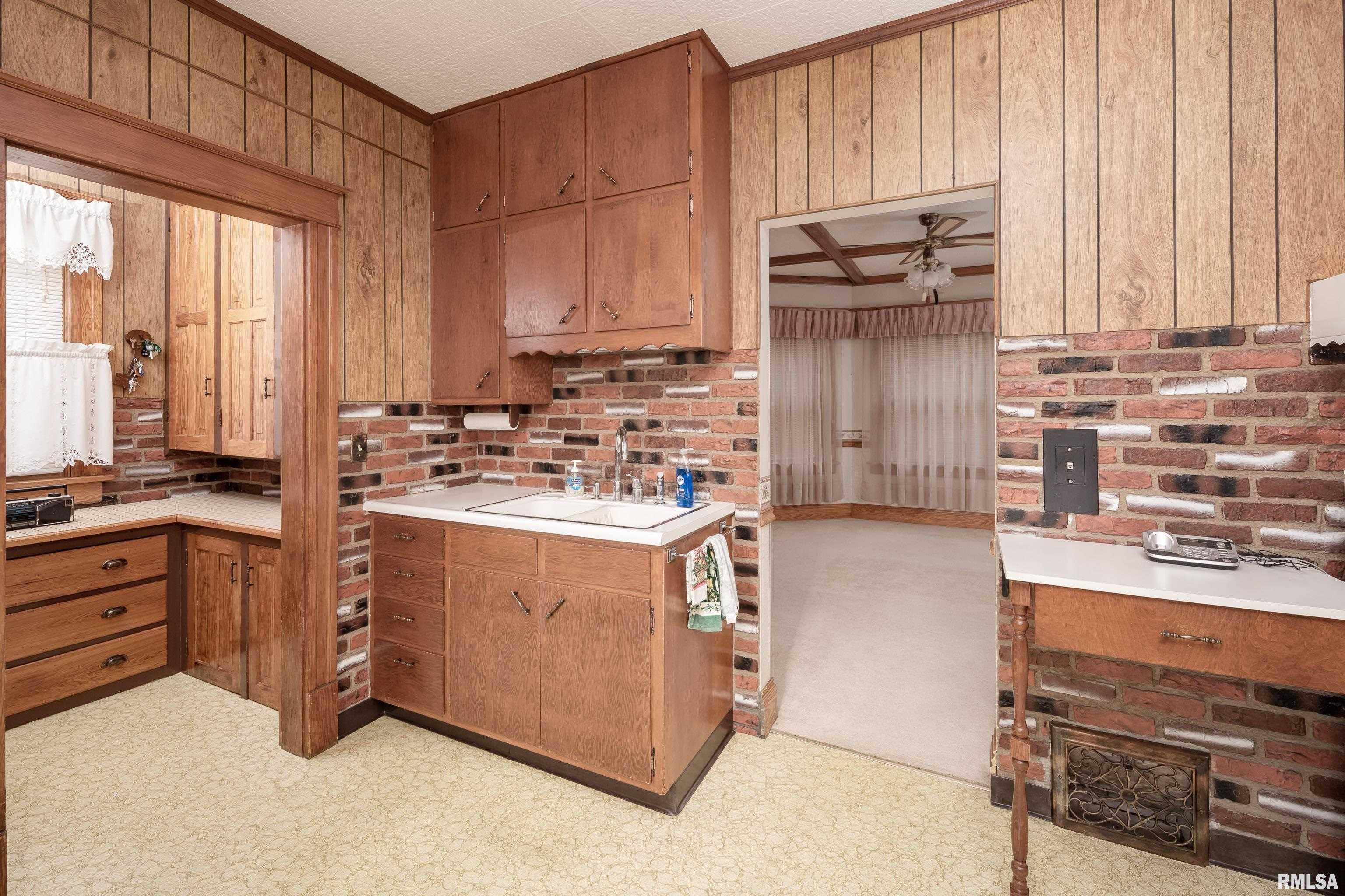 2207 Ripley Street Davenport, IA 52803 - Photo 15 of 30 Gallery Image 15
