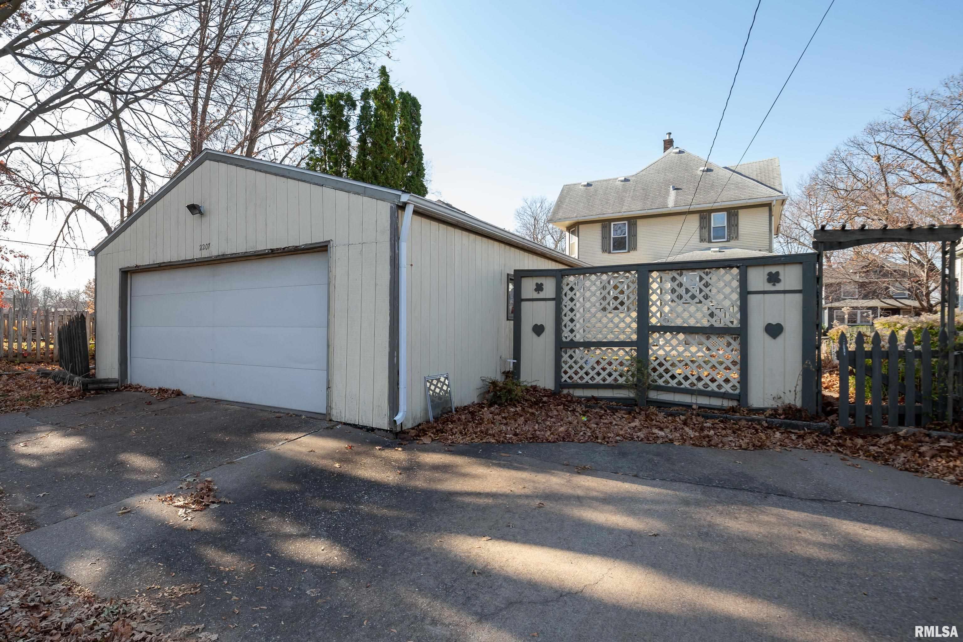 2207 Ripley Street Davenport, IA 52803 - Photo 5 of 30 Gallery Image 5