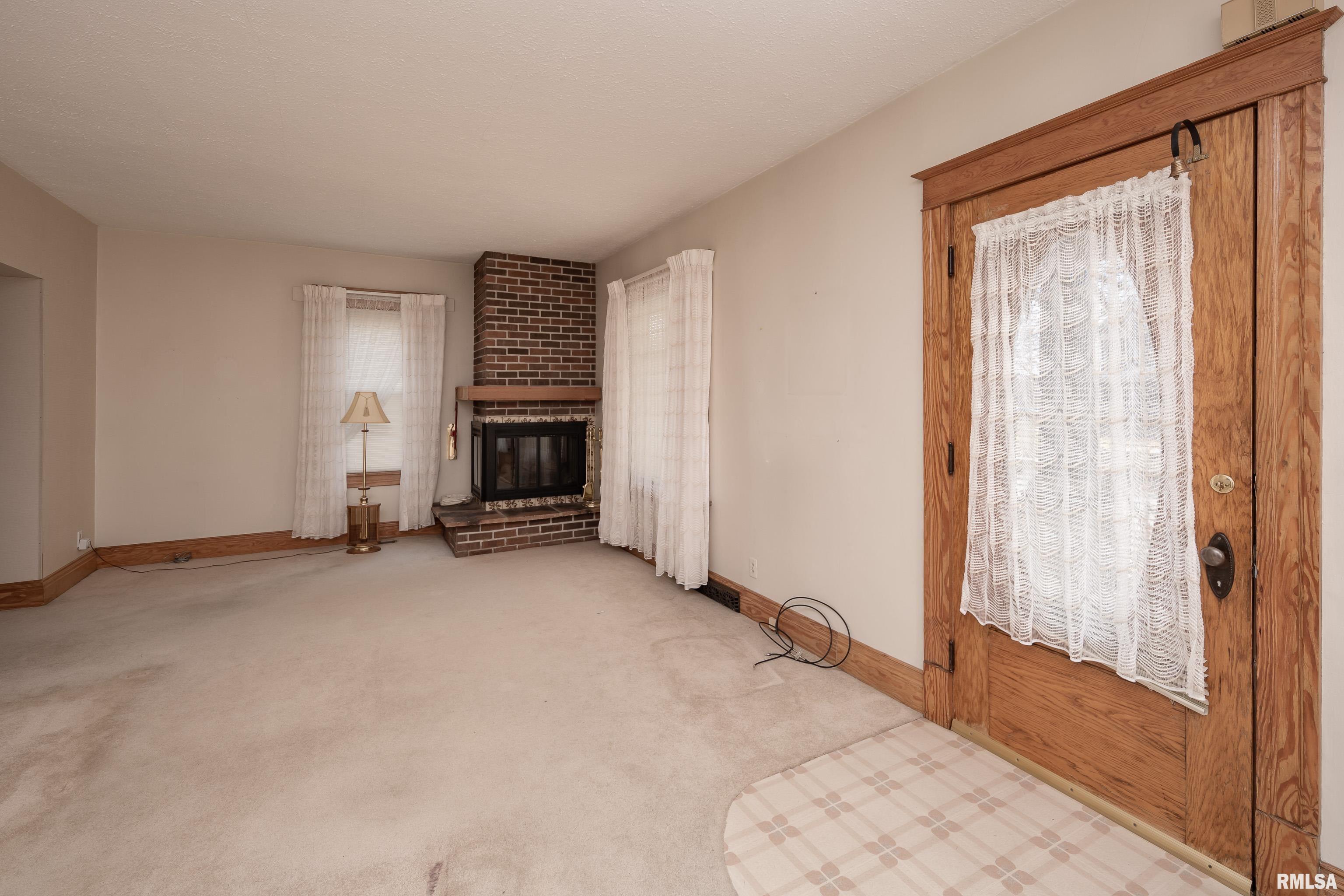 2207 Ripley Street Davenport, IA 52803 - Photo 8 of 30 Gallery Image 8