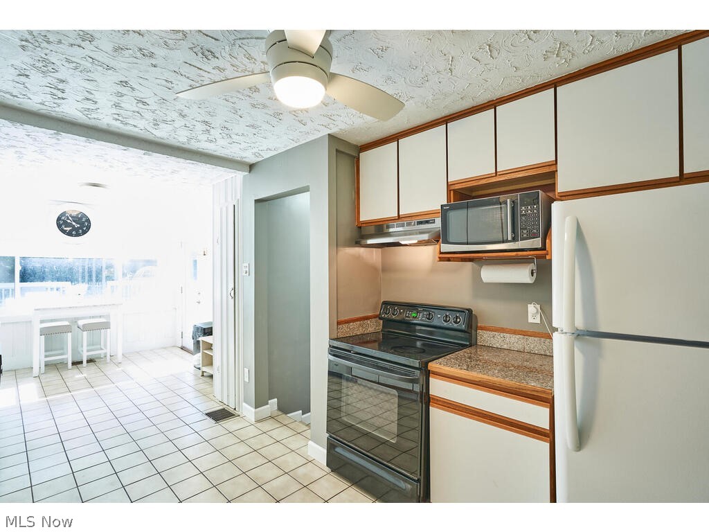 837 Brunsdorph Road Fairlawn, OH 44333 - Photo 10 of 35 Eating area in the kitchen too