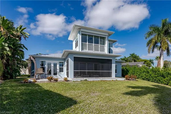 $995,000 | 121 Newport Drive, Naples, FL 34114