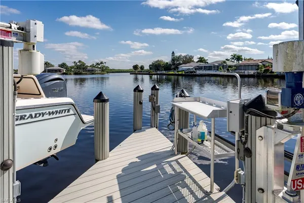 $995,000 | 121 Newport Drive, Naples, FL 34114