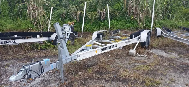 a wooden bench sitting in the backyard of a house