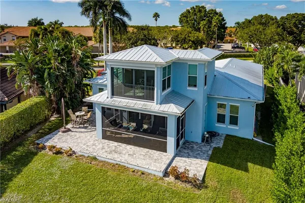 $995,000 | 121 Newport Drive, Naples, FL 34114