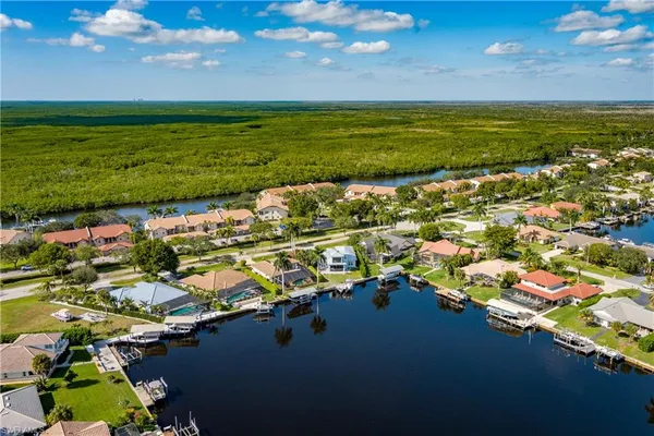 $995,000 | 121 Newport Drive, Naples, FL 34114
