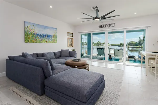 $995,000 | 121 Newport Drive, Naples, FL 34114