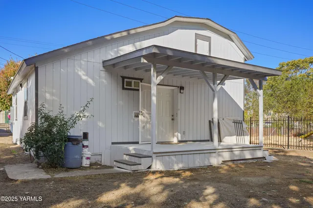 $279,000 | 105 South Fair Avenue, Yakima, WA 98901