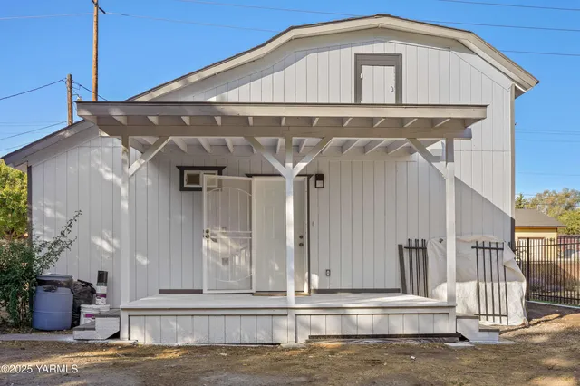$279,000 | 105 South Fair Avenue, Yakima, WA 98901
