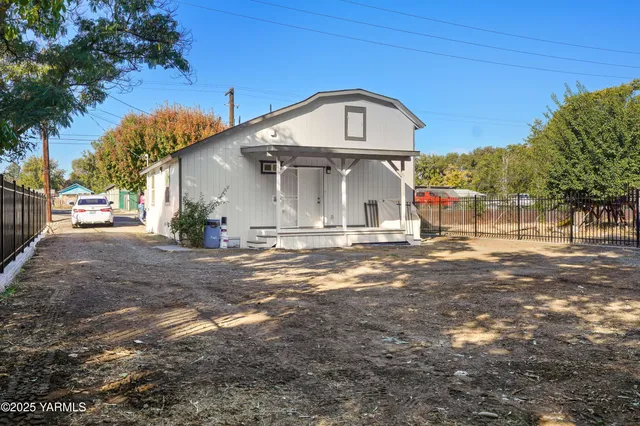 $279,000 | 105 South Fair Avenue, Yakima, WA 98901