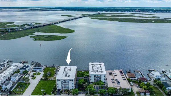 a picture of a lake view