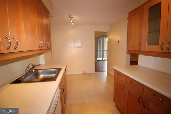 $1,900 | 7401 Westlake Terrace, Unit 610, Bethesda, MD 20817