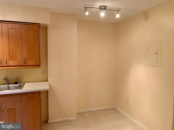 $1,900 | 7401 Westlake Terrace, Unit 610, Bethesda, MD 20817