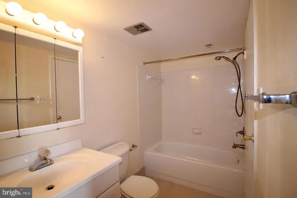 $1,900 | 7401 Westlake Terrace, Unit 610, Bethesda, MD 20817