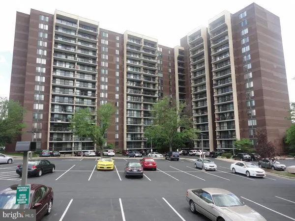 $1,900 | 7401 Westlake Terrace, Unit 610, Bethesda, MD 20817