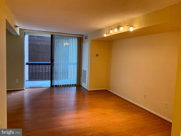 $1,900 | 7401 Westlake Terrace, Unit 610, Bethesda, MD 20817