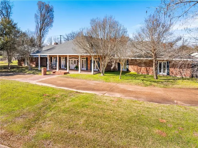 $560,000 | 500 Wycliffe Way, Alexandria, LA 71303