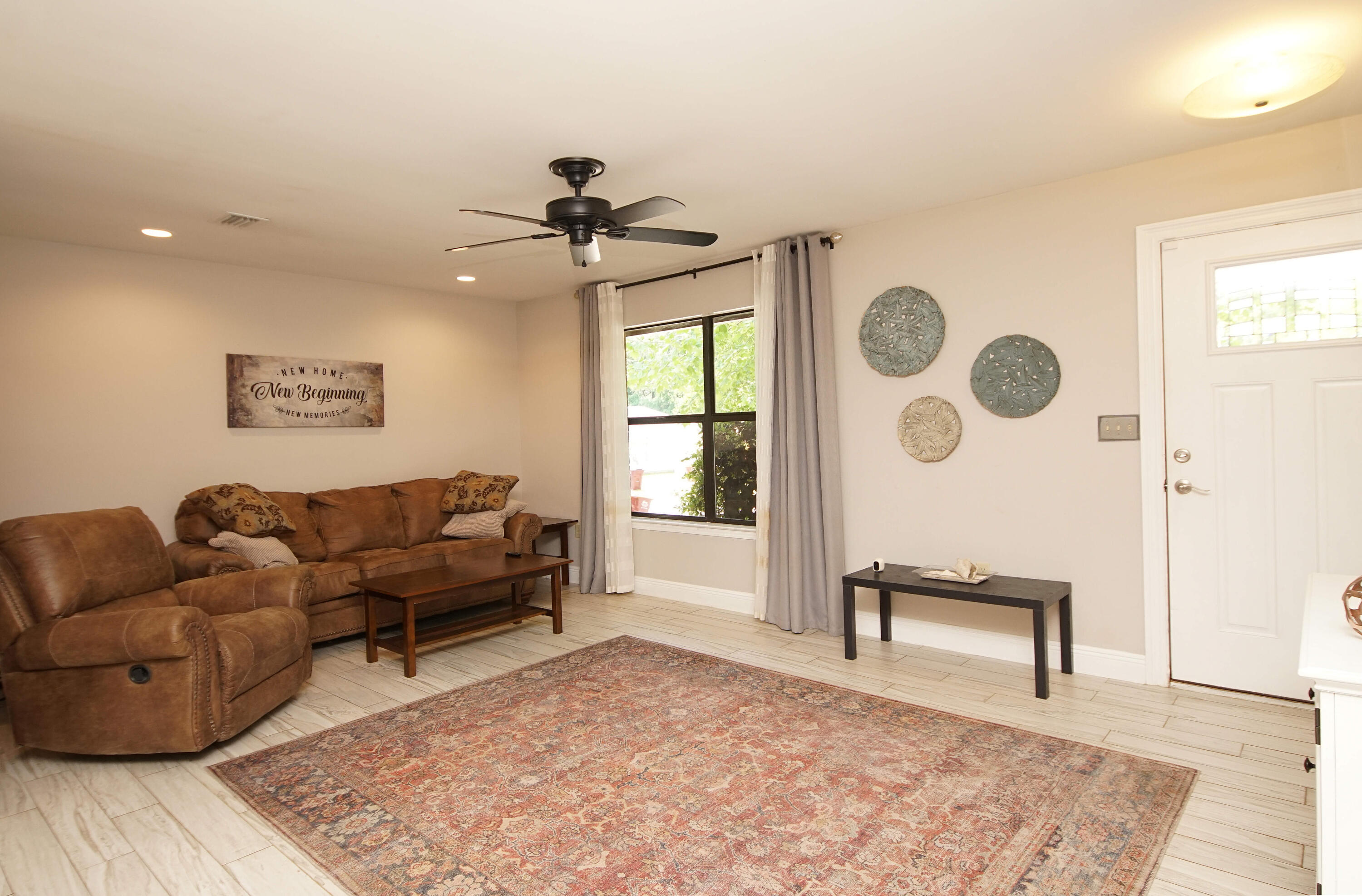 250 Panama Drive Crestview, FL 32536 - Photo 3 of 20 a living room with furniture and a window