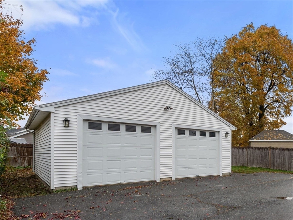 15 Inwood Road Worcester, MA 01606 - Photo 7 of 30 Gallery Image 7