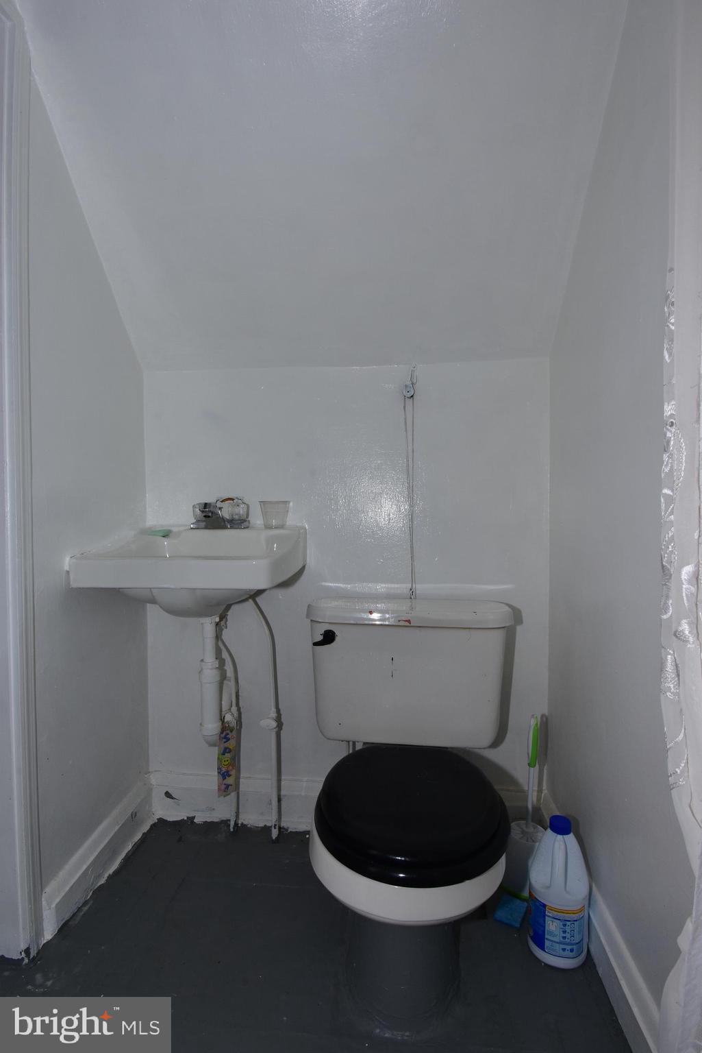 5244 Waterloo Road Ellicott City, MD 21043 - Photo 17 of 19 Upstairs Half Bath