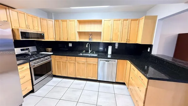 $2,800 | 6621 Southwest 116th Place, Unit A2, Miami, FL 33173