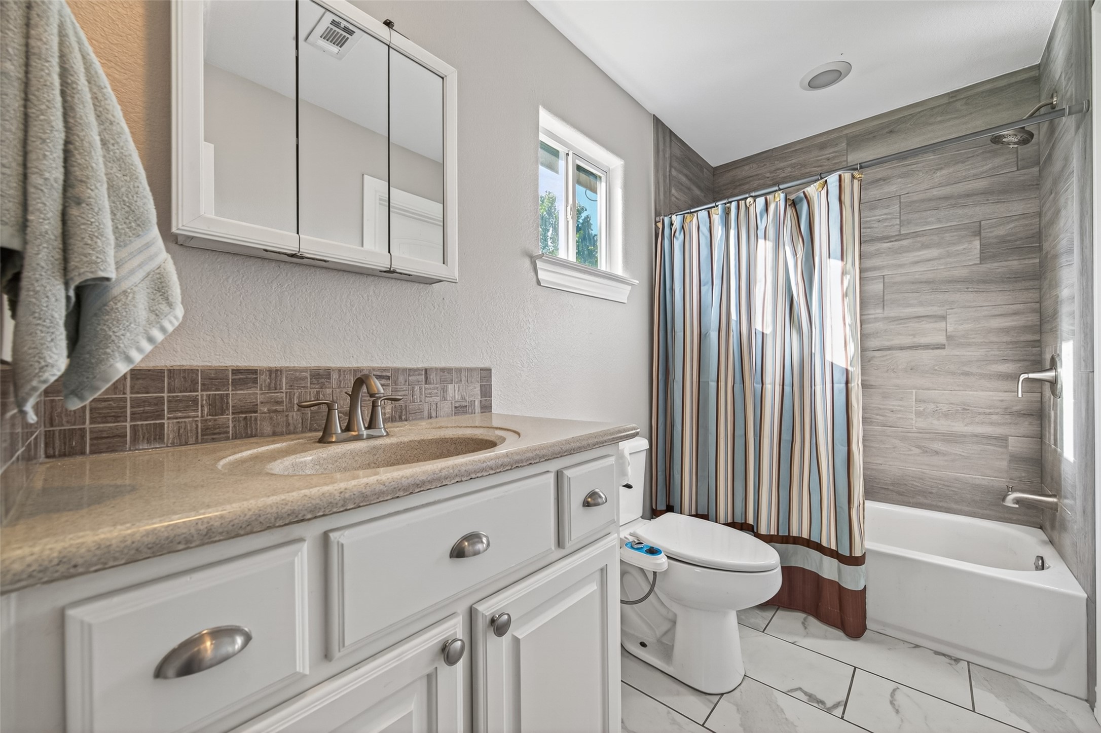 2240 Meyer Road Beasley, TX 77417 - Photo 18 of 29 Guest Bathroom 2 is also connected to Bedroom 2