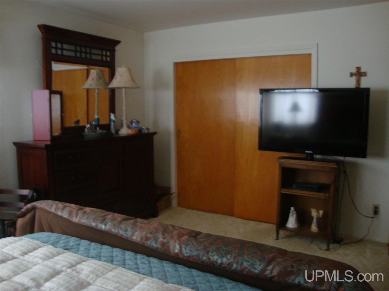 401 8th Street Calumet, MI 49913 - Photo 14 of 36