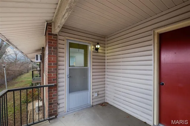 $97,900 | 9924 Bunker Hill Drive, Unit G, St. Louis, MO 63123