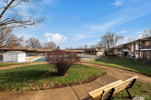 $97,900 | 9924 Bunker Hill Drive, Unit G, St. Louis, MO 63123