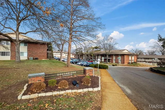 $97,900 | 9924 Bunker Hill Drive, Unit G, St. Louis, MO 63123