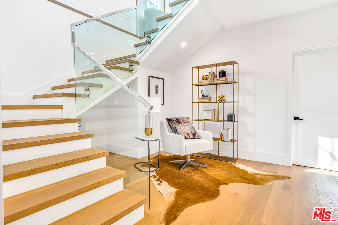 10560 Clarkson Road Los Angeles, CA 90064 - Photo 3 of 36 Gallery Image 3