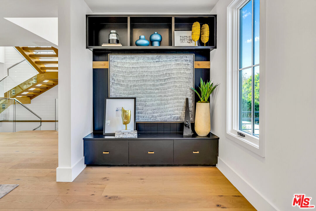 10560 Clarkson Road Los Angeles, CA 90064 - Photo 5 of 36 Gallery Image 5