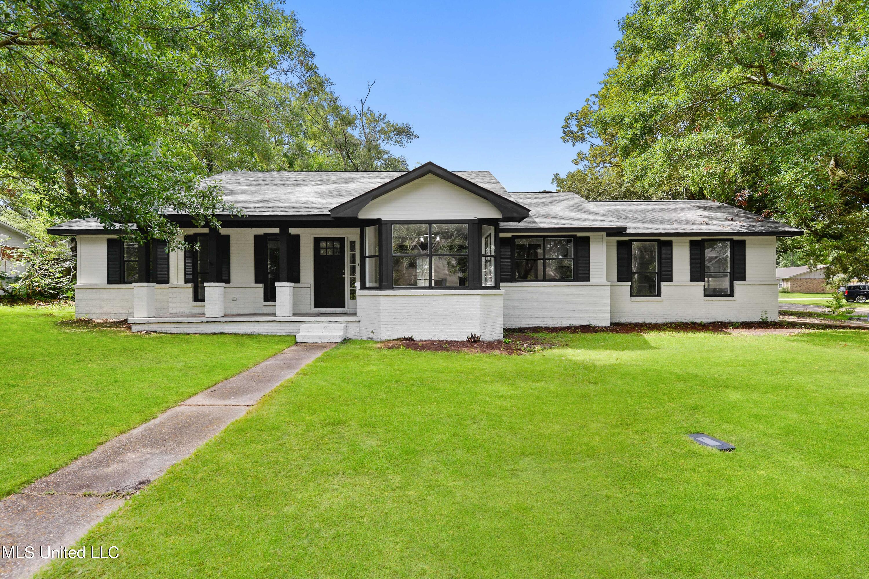 5030 Ridgewood Drive Moss Point, MS 39563 - Photo 1 of 23 001 (3)
