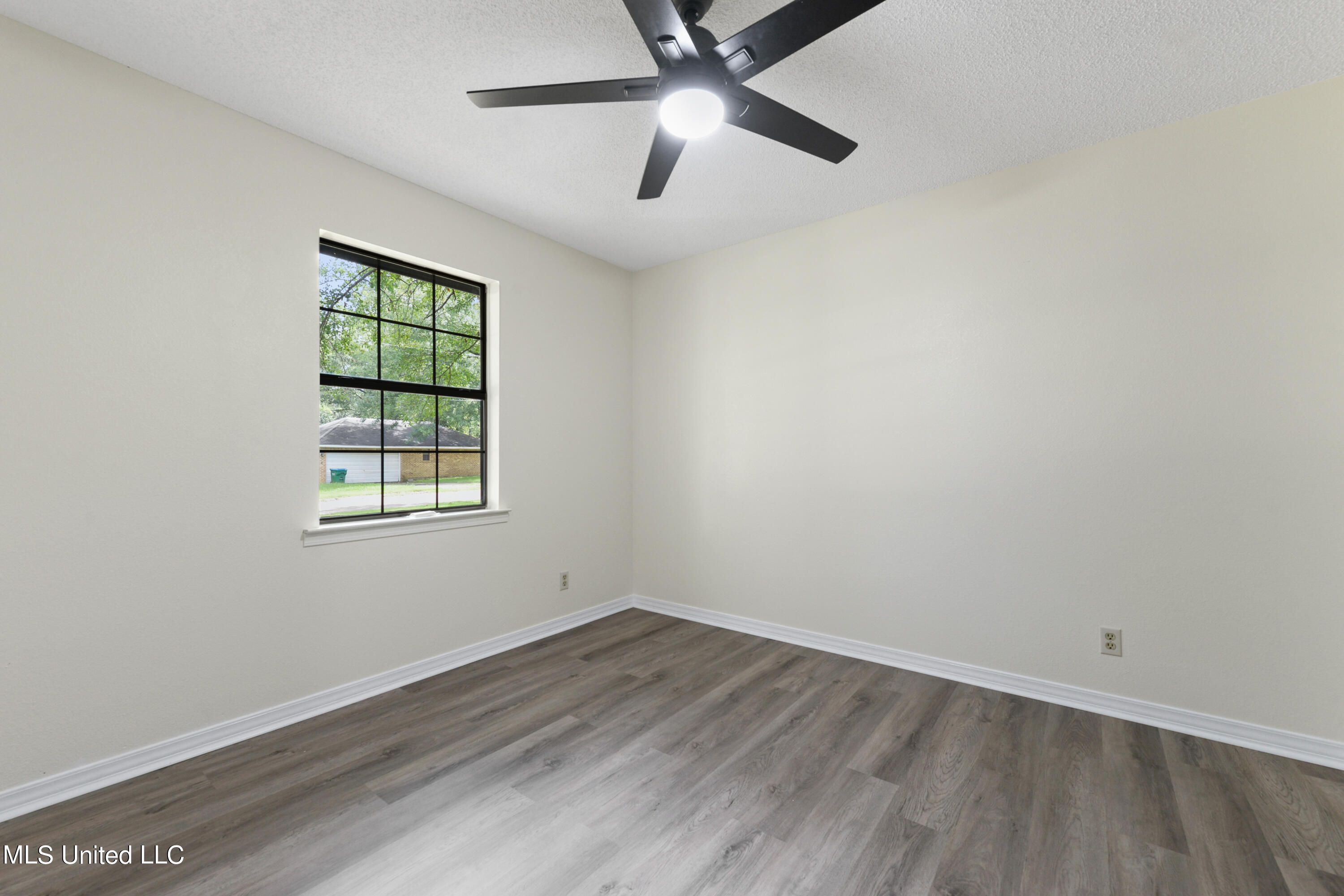 5030 Ridgewood Drive Moss Point, MS 39563 - Photo 17 of 23 017 (2)