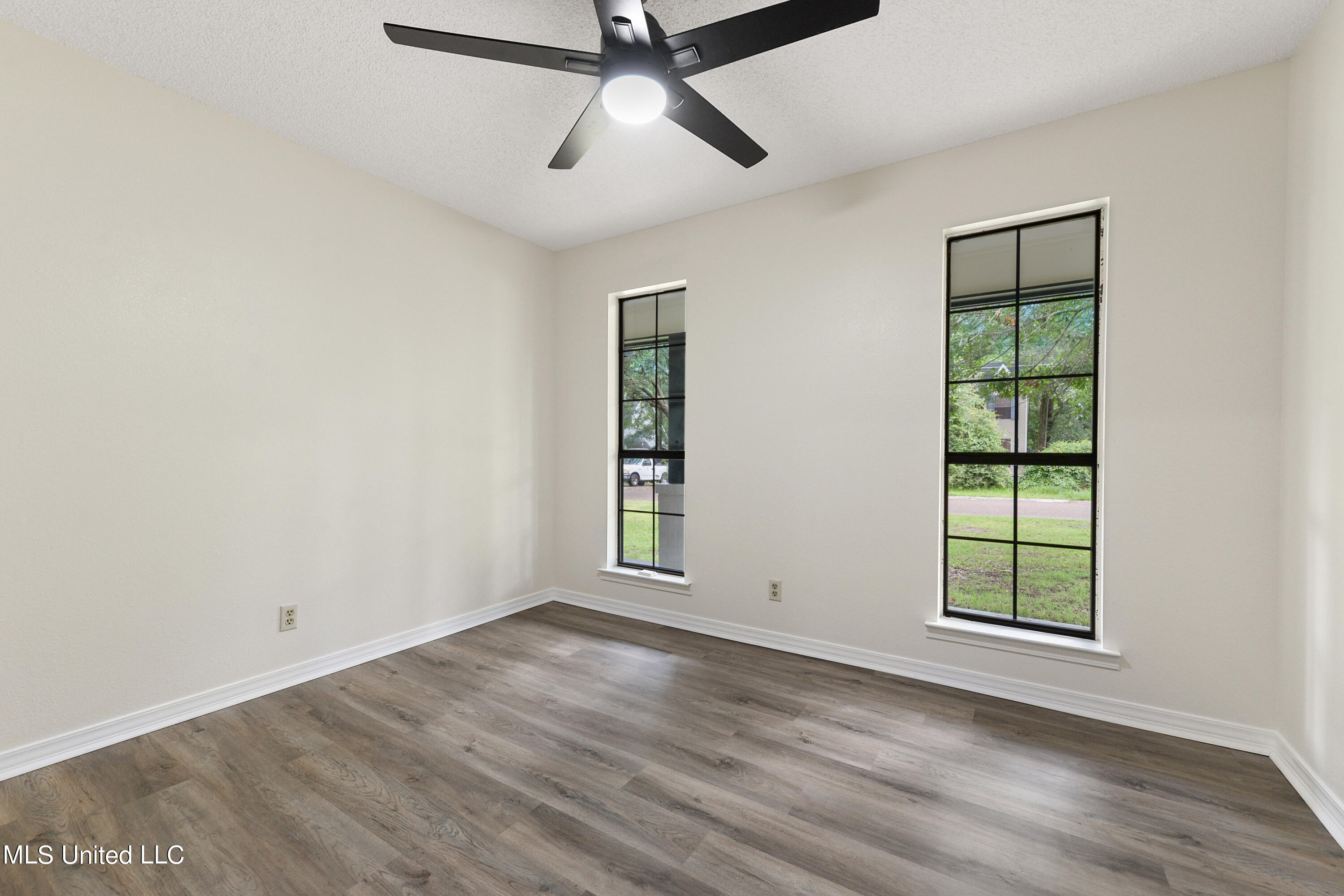 5030 Ridgewood Drive Moss Point, MS 39563 - Photo 19 of 23 019 (2)