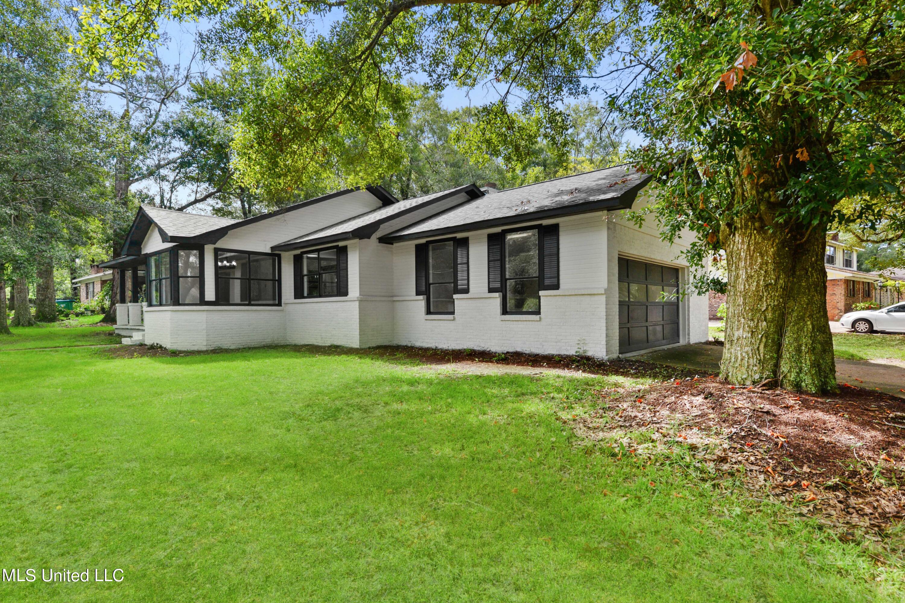 5030 Ridgewood Drive Moss Point, MS 39563 - Photo 2 of 23 002 (2)
