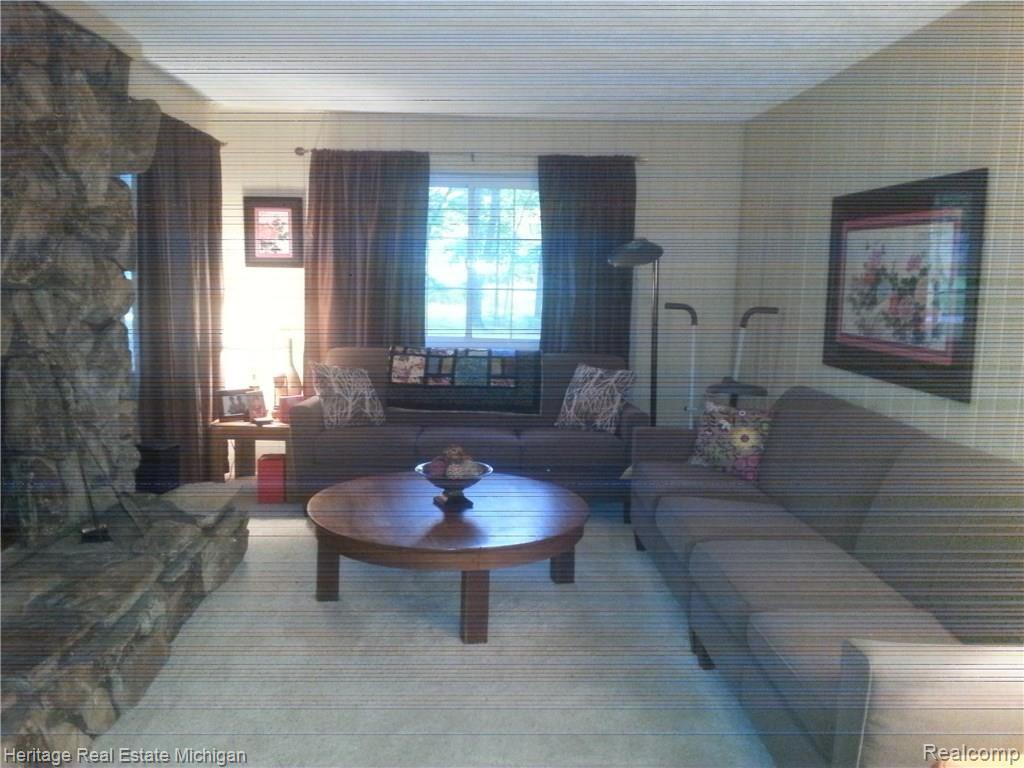 11290 Parshall Road Fenton, MI 48430 - Photo 11 of 29 inside photos 207.jpg