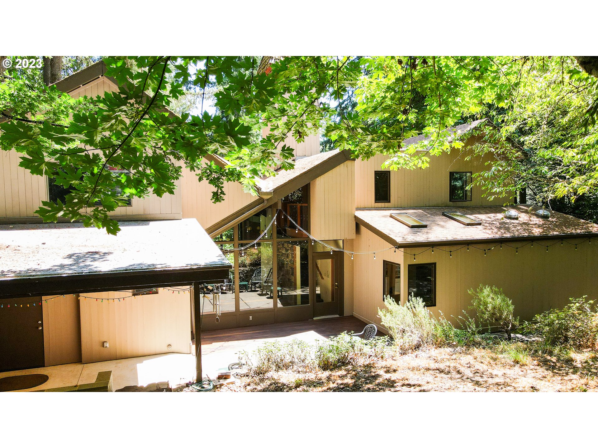 1878 Fircrest Drive Eugene, OR 97403 - Photo 2 of 38 a black and white photo of a house