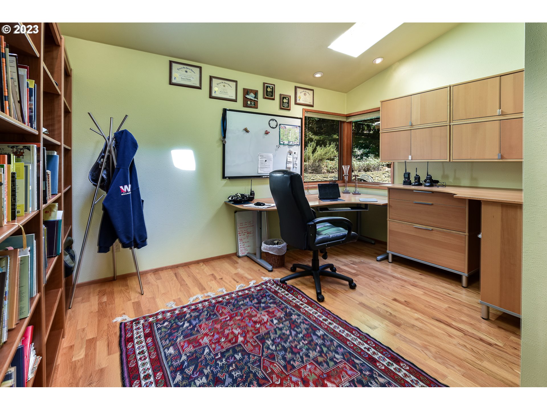 1878 Fircrest Drive Eugene, OR 97403 - Photo 23 of 38 a view of a workspace