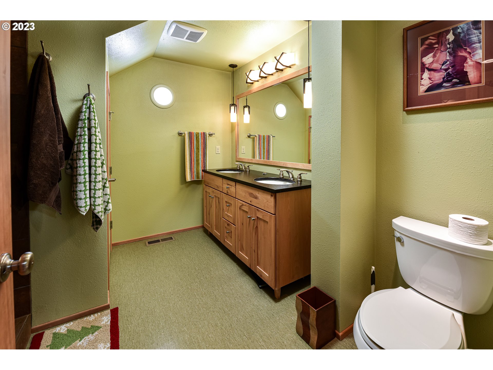 1878 Fircrest Drive Eugene, OR 97403 - Photo 24 of 38 a bathroom with a toilet sink and mirror