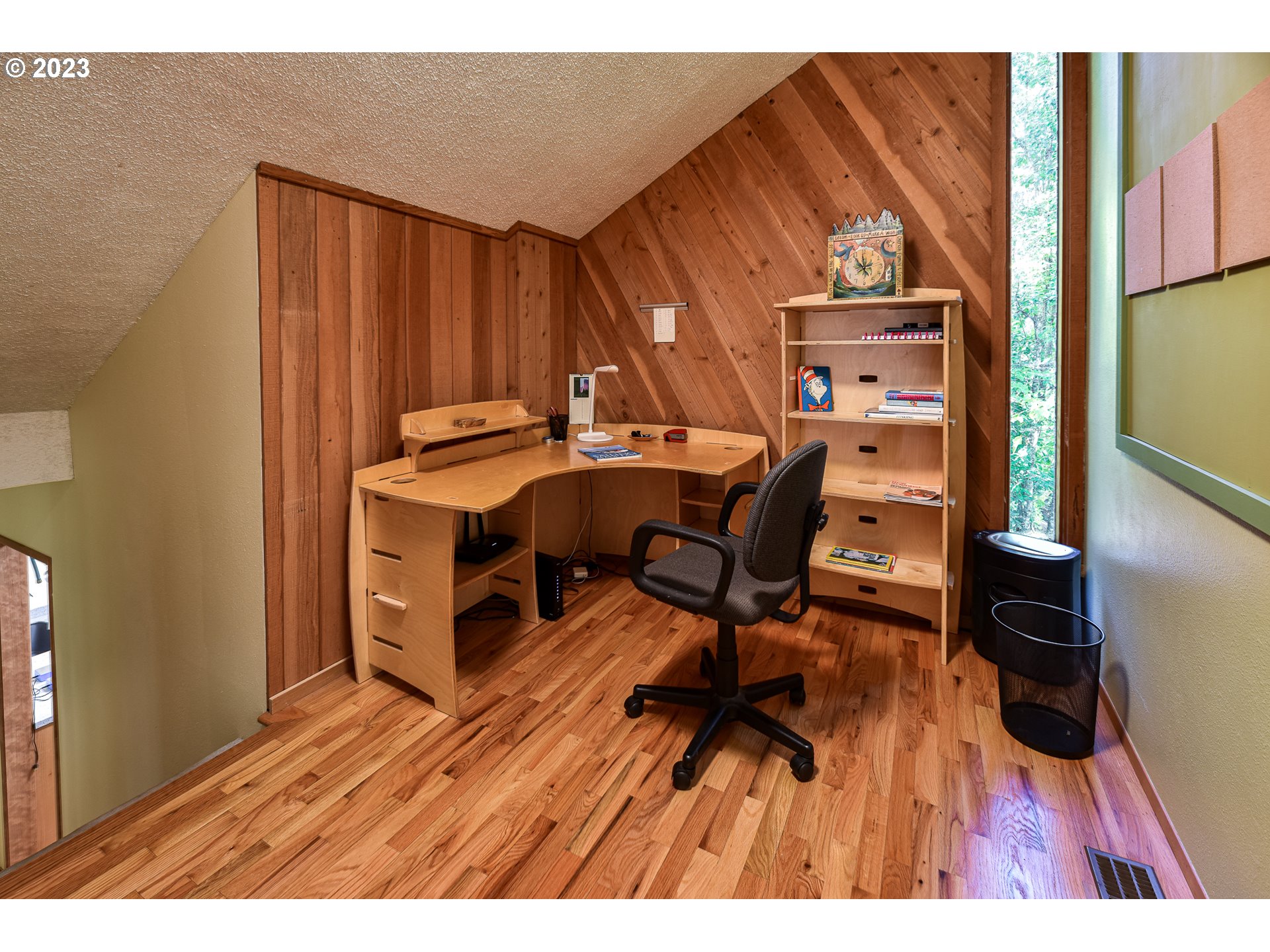 1878 Fircrest Drive Eugene, OR 97403 - Photo 29 of 38 a workspace room with furniture and wooden floor